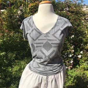 Geometric lightweight T-shirt with back detail